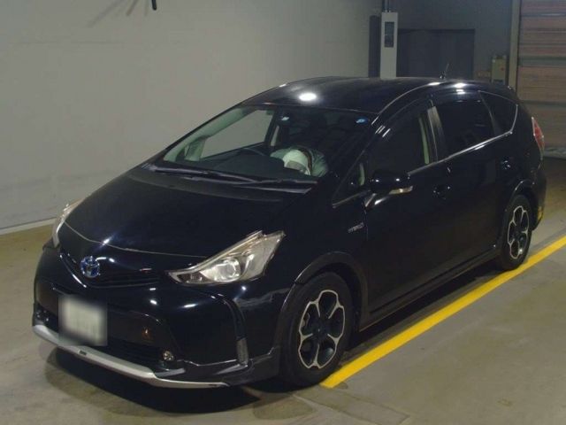 512 Toyota Prius alpha ZVW41W 2015 г. (TAA Yokohama)